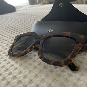 I have a small head and these just won’t stay on my head. Tried on, never worn.